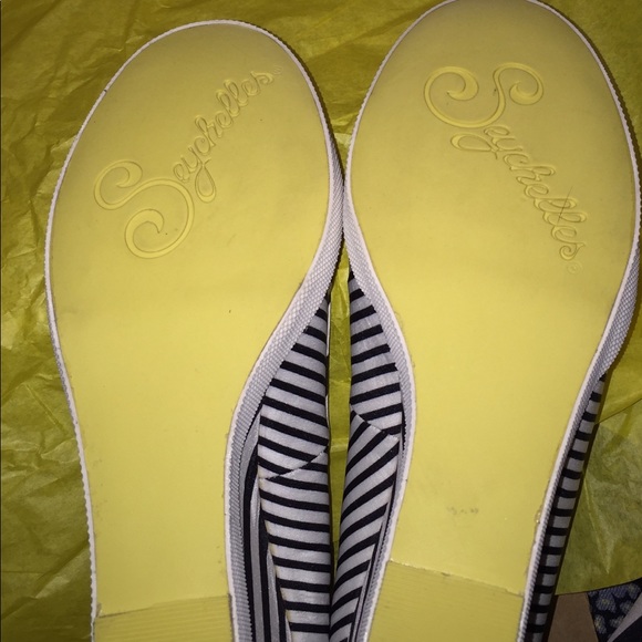 🌷🌷Seychelles Striped Wedges - Picture 5 of 6